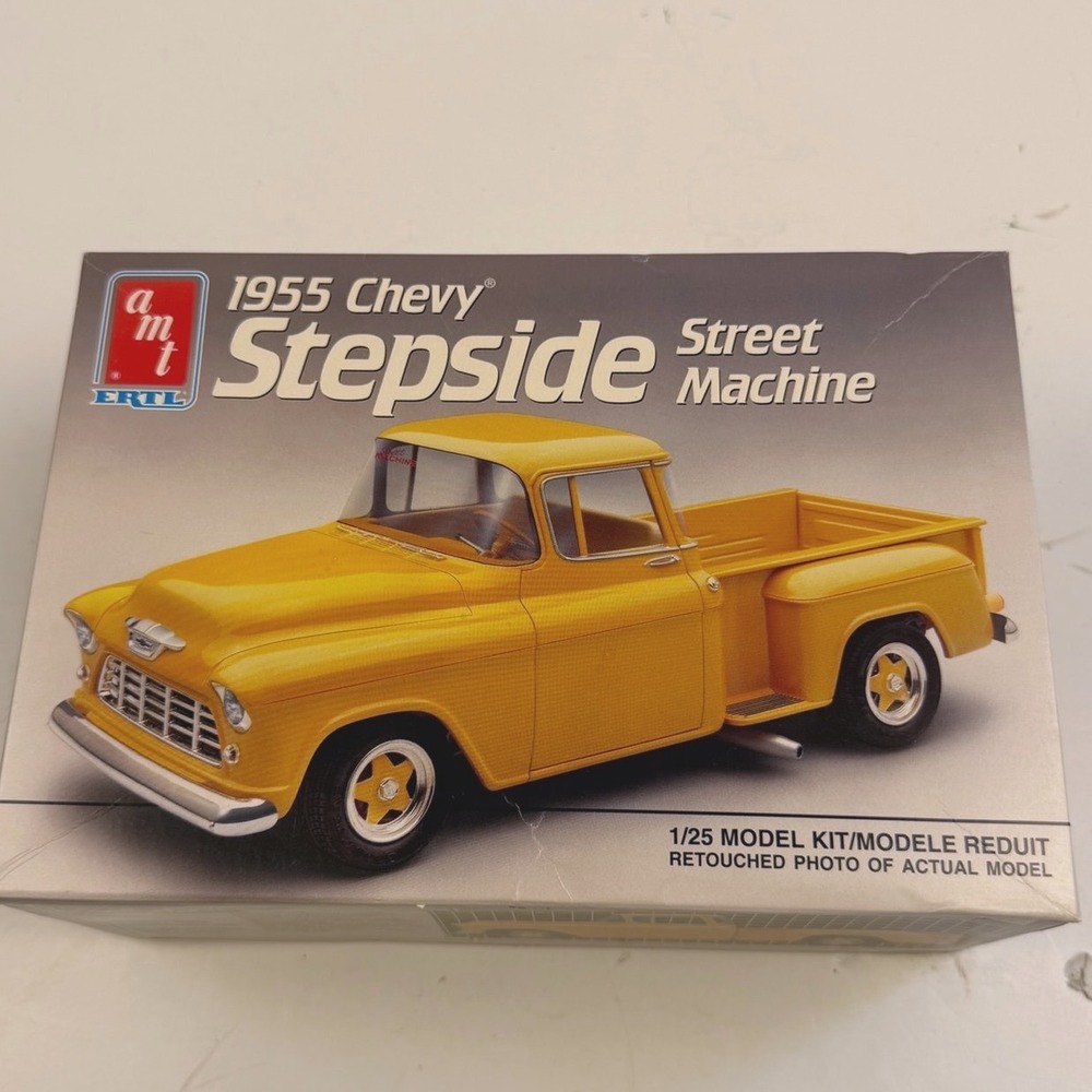 AMT Ertl 1955 Chevy Stepside Street Machine 1/25 Model Kit 6004 Vintage 1991